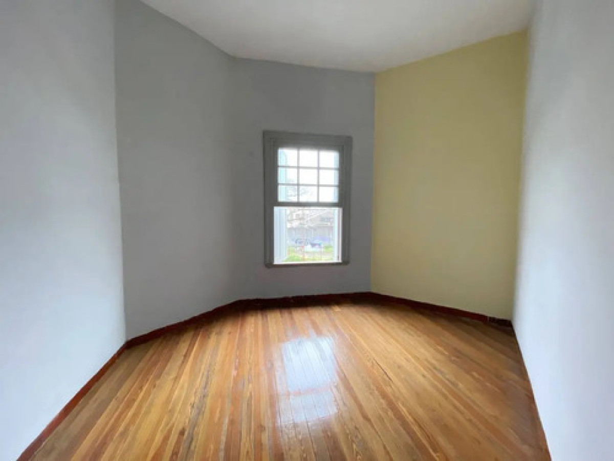 Casa ID.12998 - Venta Casa Amplia Con Renta 5 Dormitorios 2 Baños Bella Vista
