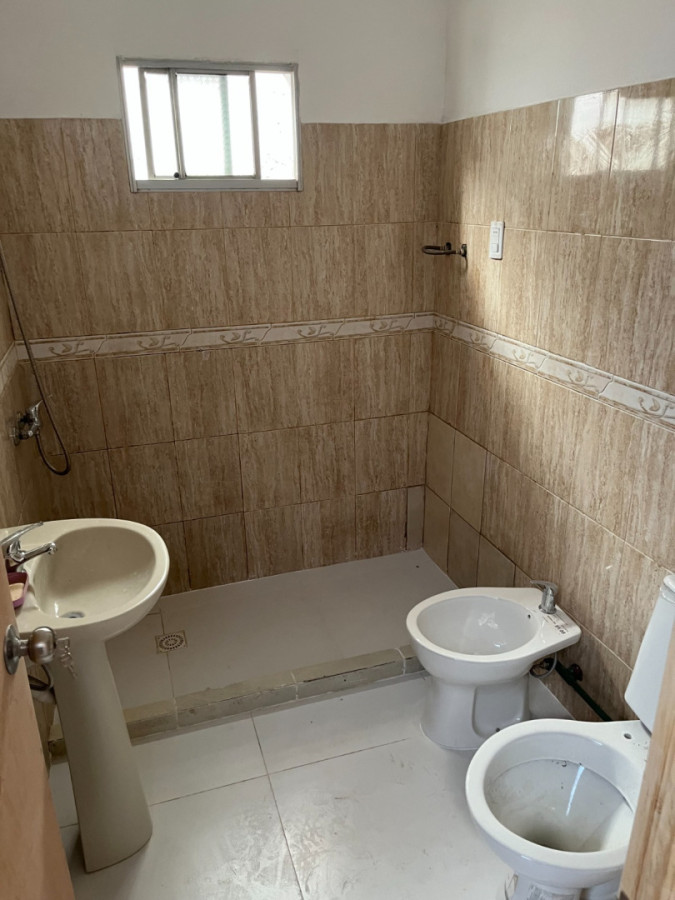 Casa ID.13097 - Alquiler Casa 3 Dormitorios Amplia Con Patio Y Parrillero En Unión