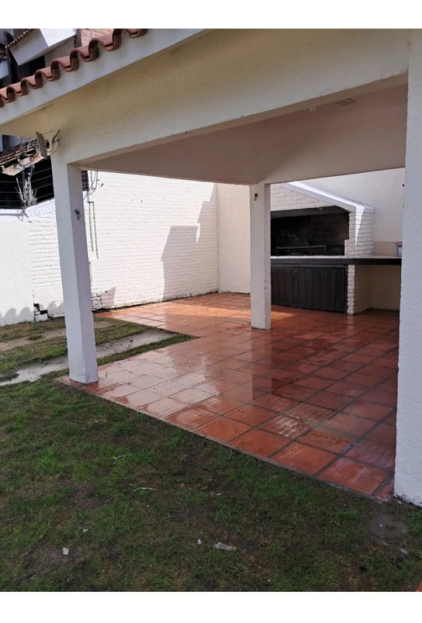 Casa ID.13303 - Alquiler Casa 3 Dormitorios 2 Baños Patio Parrillero Cochera Sin Gastos Comunes En Carrasco