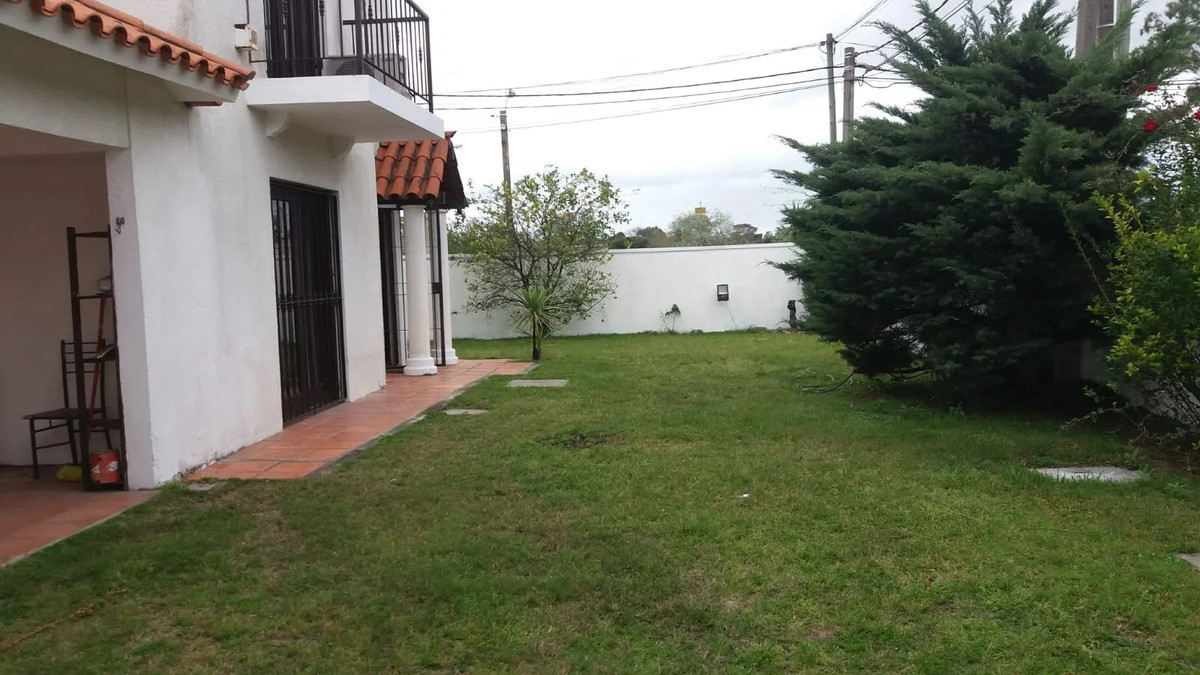 Casa ID.13303 - Alquiler Casa 3 Dormitorios 2 Baños Patio Parrillero Cochera Sin Gastos Comunes En Carrasco
