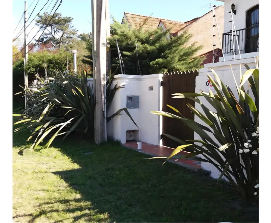 Casa ID.13303 - Alquiler Casa 3 Dormitorios 2 Baños Patio Parrillero Cochera Sin Gastos Comunes En Carrasco