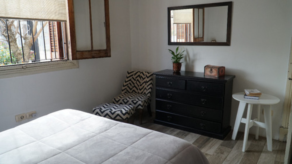 Casa ID.11273 - Venta Casa La Blanqueada 4 Cuartos Jardin Cochera Parrillero Horno Barro