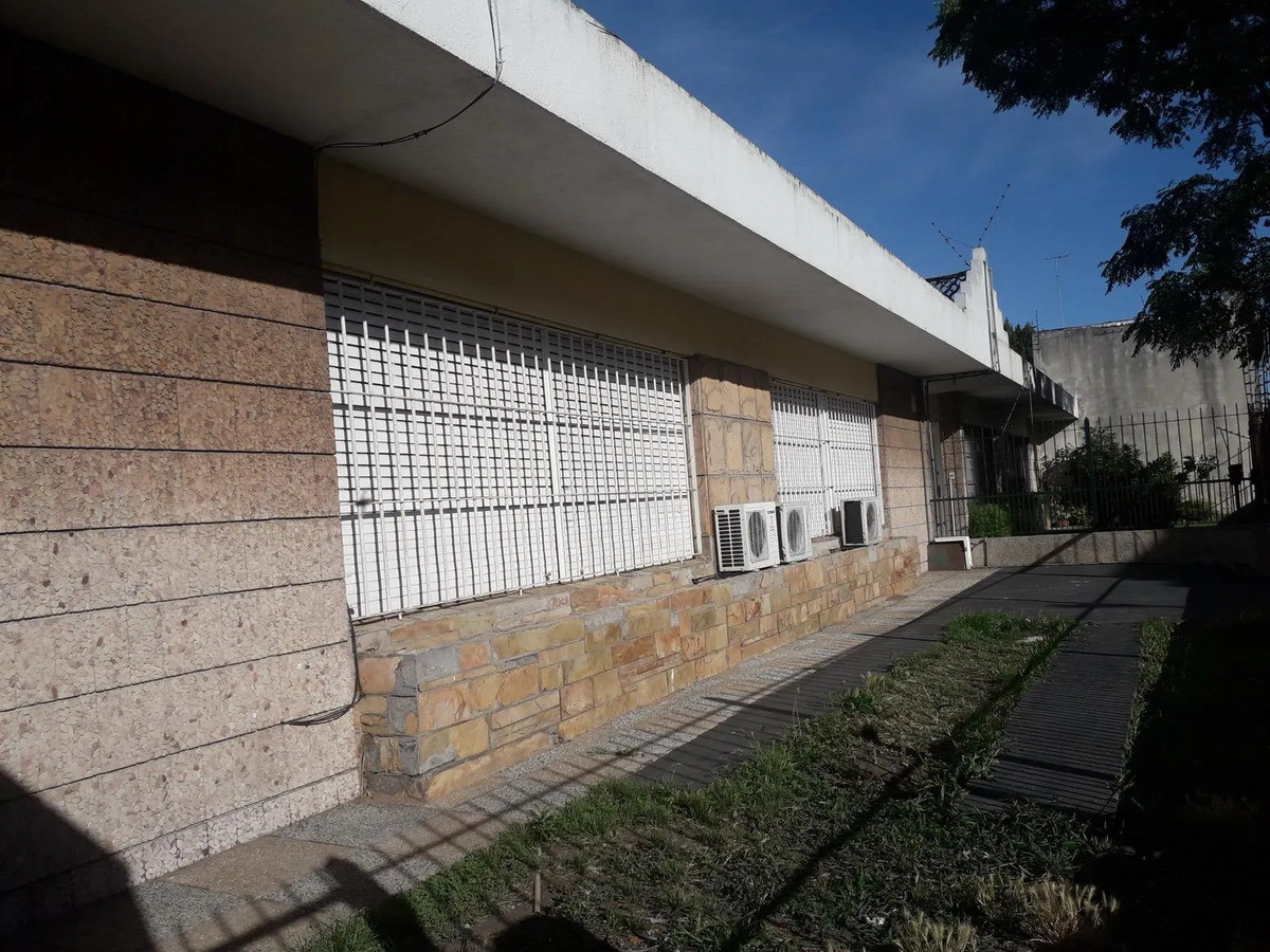 Casa ID.12853 - Alquiler De Casa 3 Dormitorios Con Patio Y Parrillero Cochera Sin Gastos Comunes En Unión