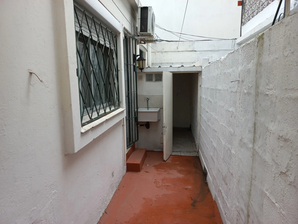 Casa ID.13120 - Alquiler Casa De 2 Dormitorios Patio Con Cochera Al Frente Sin Gastos Comunes En Buceo