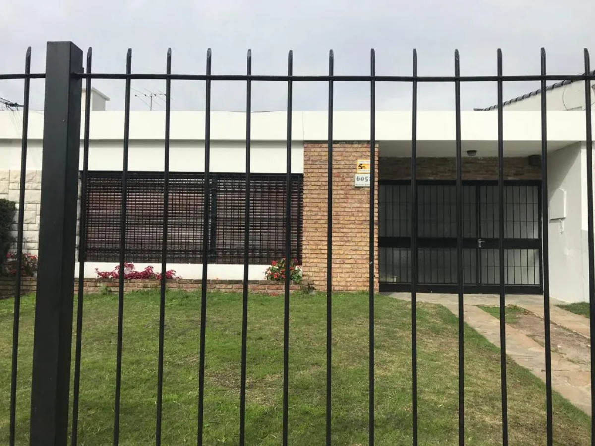 Casa ID.11240 - Hermosa Casa De 2 Dorm Con Cochera Y 2 Baños