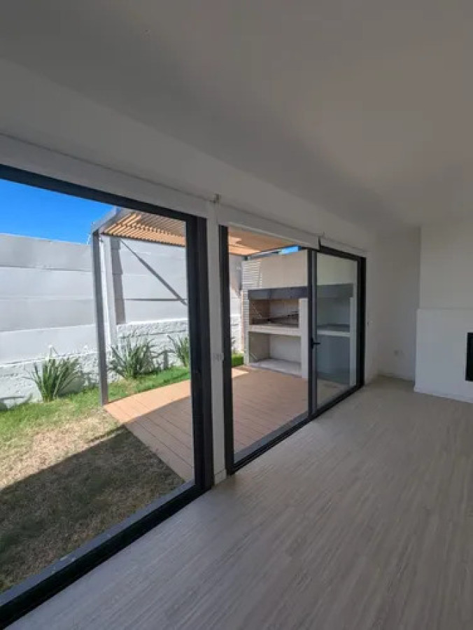 Casa ID.11018 - Casa En Complejo Cerrado 3 Dormitorios Con Cochera