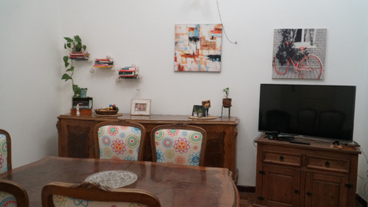 Casa ID.11273 - Venta Casa La Blanqueada 4 Cuartos Jardin Cochera Parrillero Horno Barro