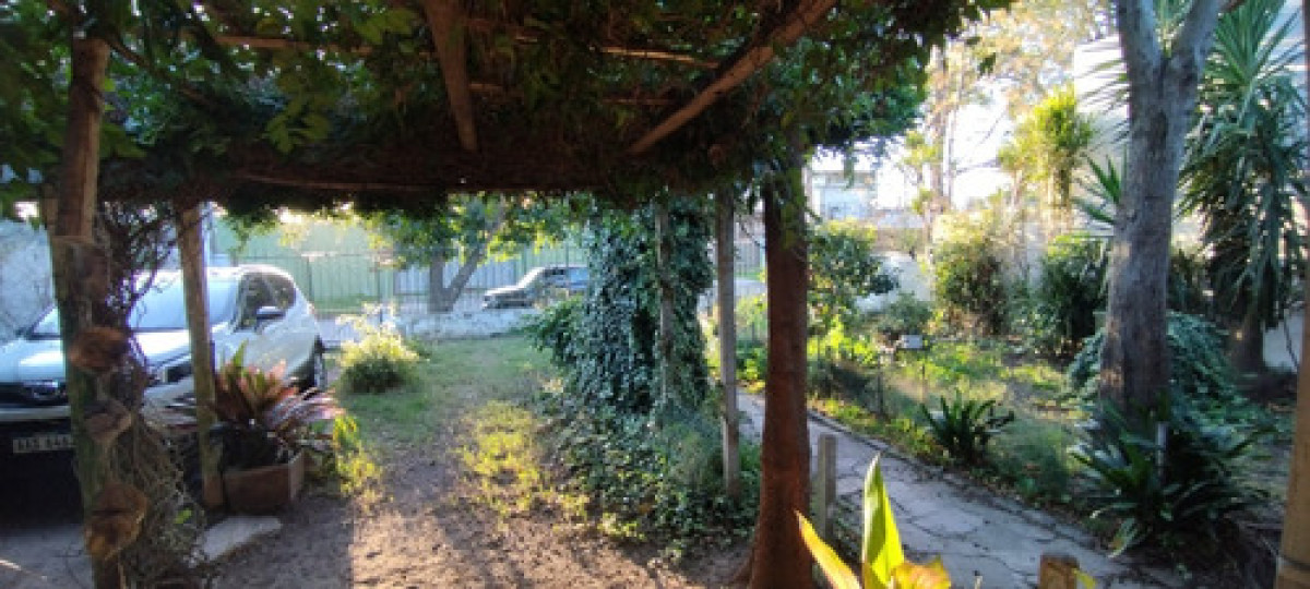 Casa ID.5599 - Venta De 2 Casas En El Mismo Terreno En Belvedere 6 Dormitorios 2 Baños !