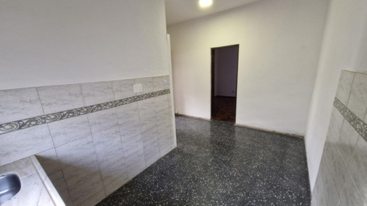 Casa ID.10713 - Alquiler Casa 2 Dormitorios Frente y Fondo En Parque Batlle
