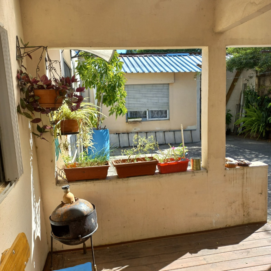 Casa ID.8307 - Casa Grande En Venta 2 Dormitorios Parrillero Garage Colon