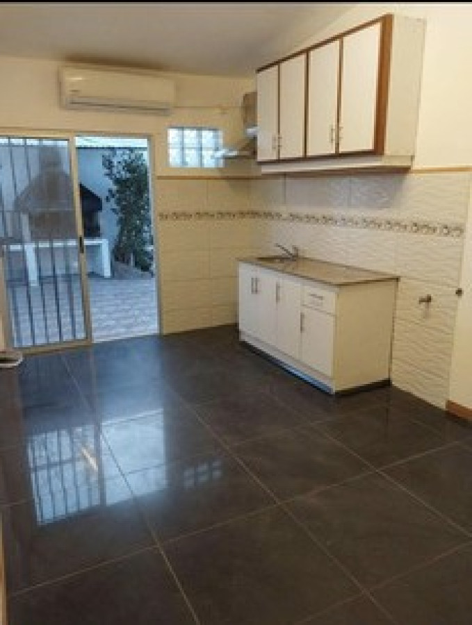 Casa ID.10587 - Linda Casa De 2 Dorm Con Cochera Y Parrillero