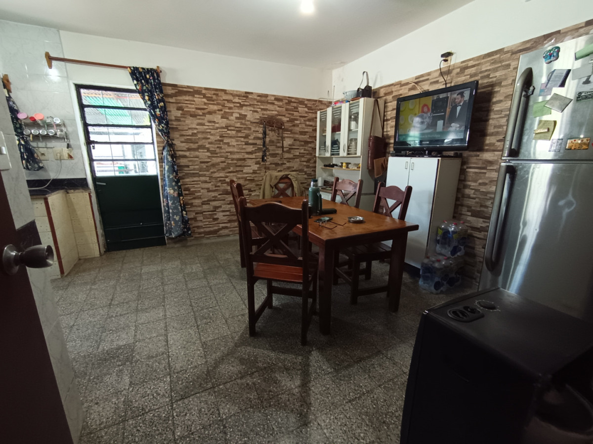 Casa ID.13104 - Venta Casa 3 Dormitorios Con Gran Terreno de 904 M2 Barbacoa Y Cochera Para 6 Autos En Belvedere
