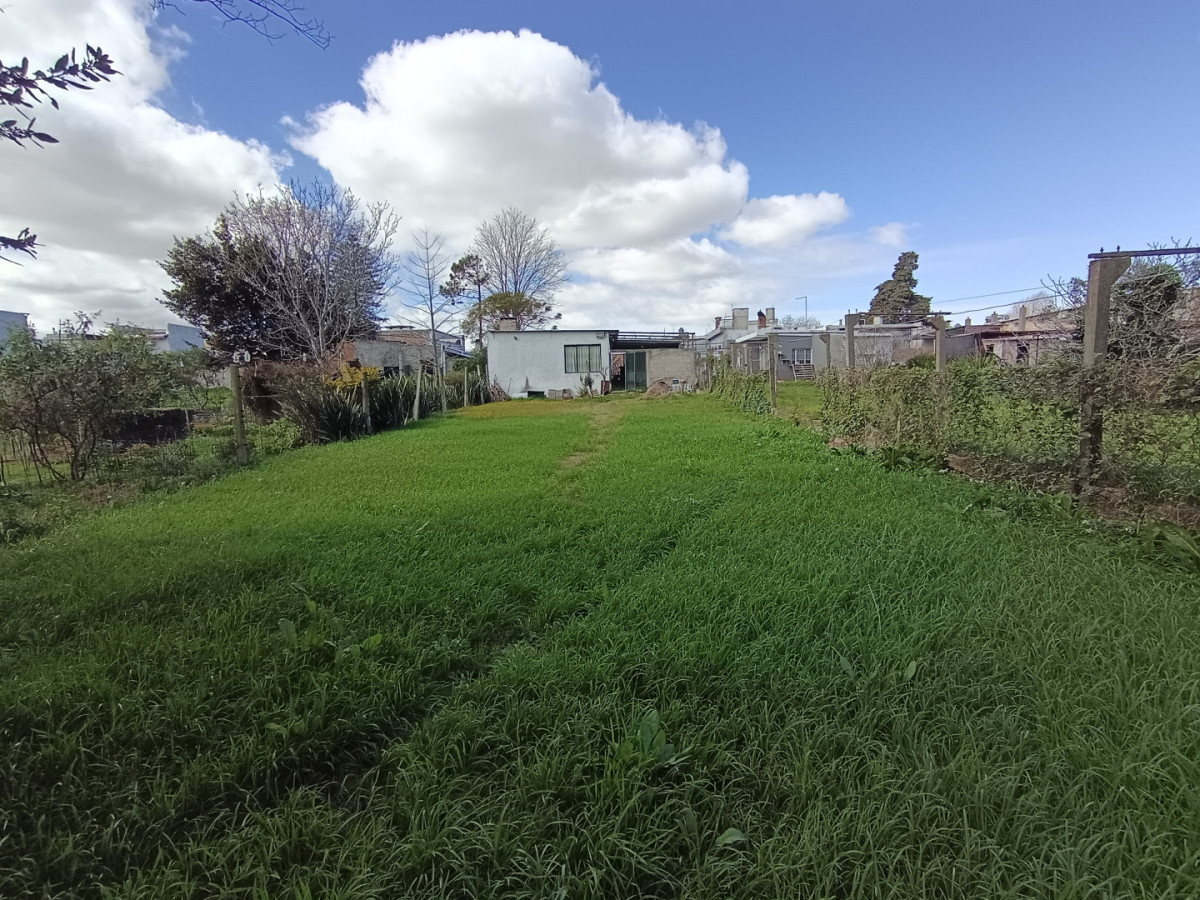 Casa ID.13104 - Venta Casa 3 Dormitorios Con Gran Terreno de 904 M2 Barbacoa Y Cochera Para 6 Autos En Belvedere