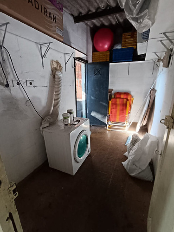 Casa ID.11273 - Venta Casa La Blanqueada 4 Cuartos Jardin Cochera Parrillero Horno Barro