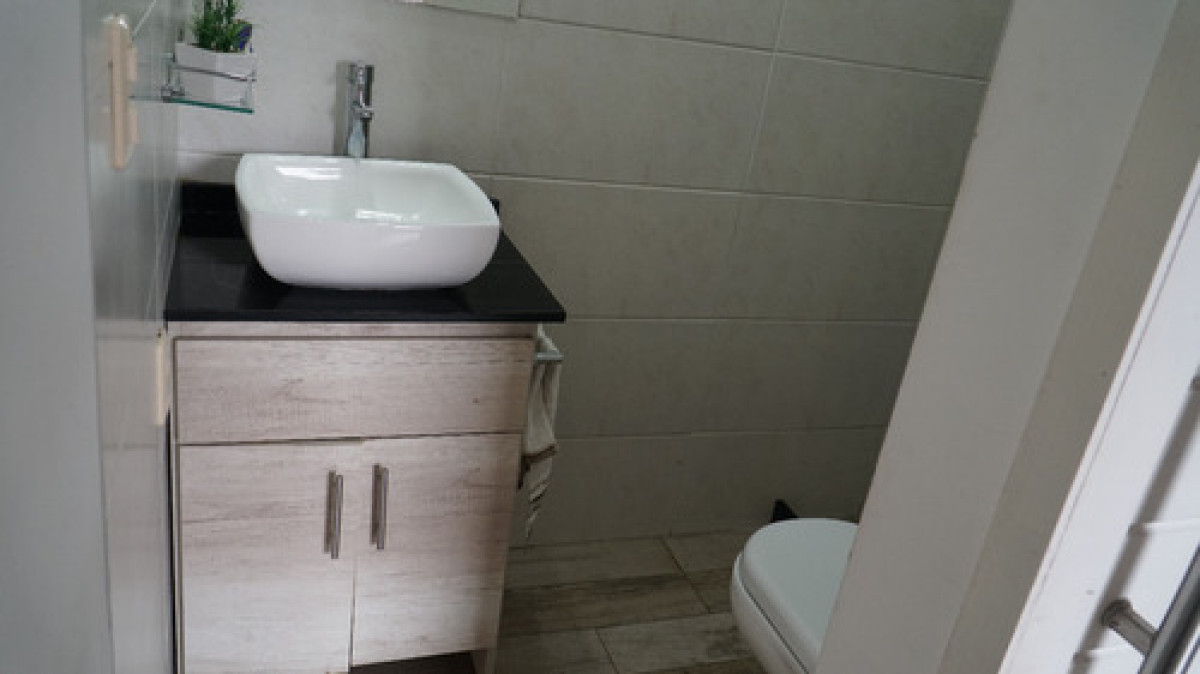 Casa ID.11273 - Venta Casa La Blanqueada 4 Cuartos Jardin Cochera Parrillero Horno Barro