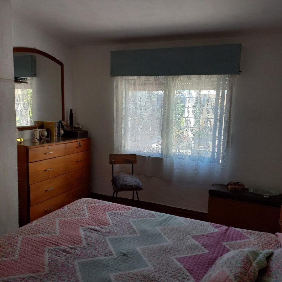 Casa ID.8307 - Casa Grande En Venta 2 Dormitorios Parrillero Garage Colon