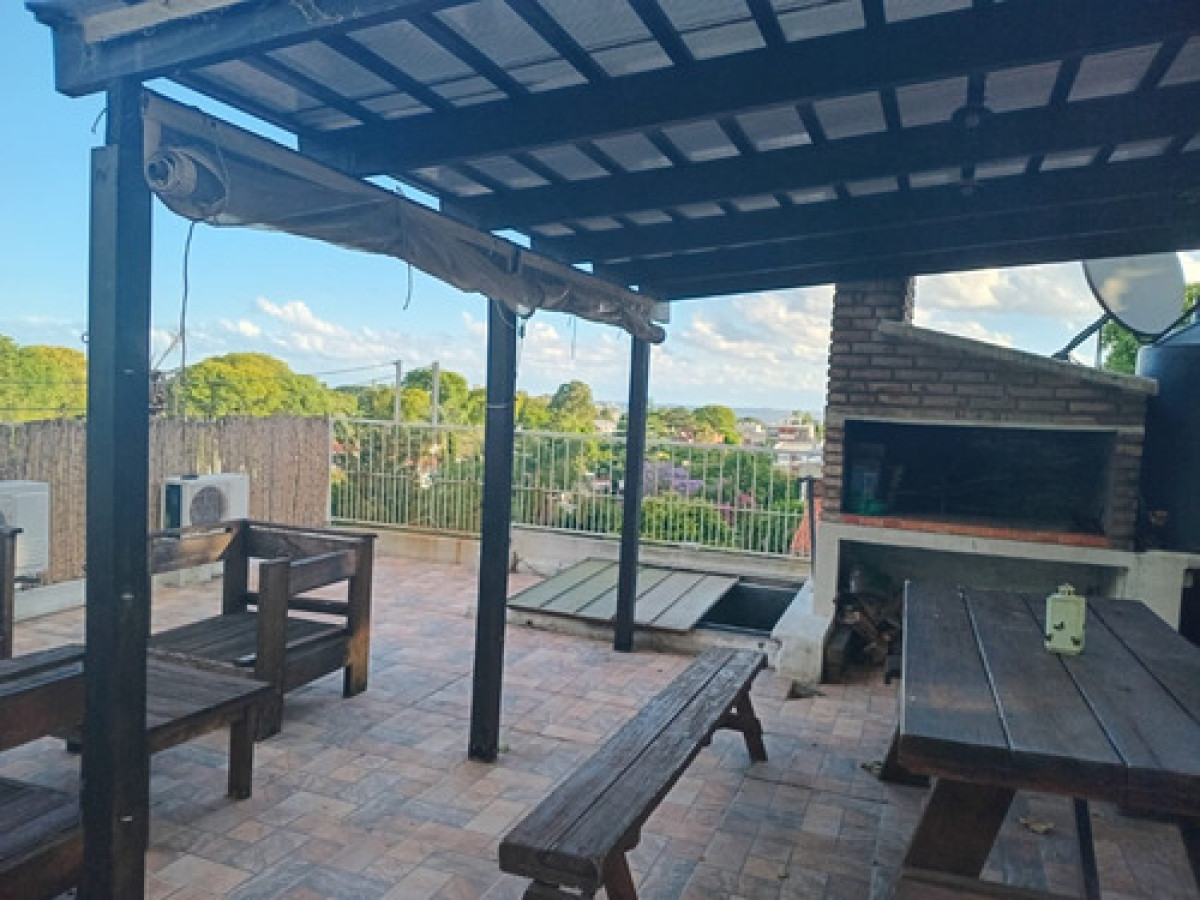 Casa ID.9677 - Hermosa Casa De 4 Dorm Cochera Jardín Terraza Parrillero