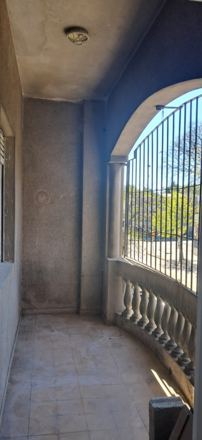 Casa ID.11060 - Alquiler Casa De Altos 2 Dormitorios Parrillero En Brazo Oriental