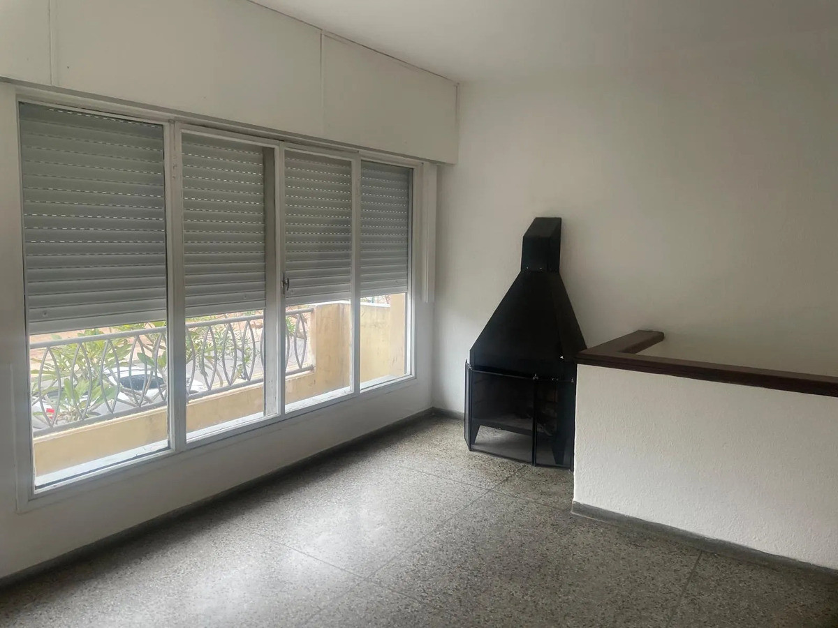 Casa ID.12948 - Alquiler Casa De Altos 2 Dormitorios Sobre Avenida Terraza Con Parrillero Sin Gastos En Larrañaga