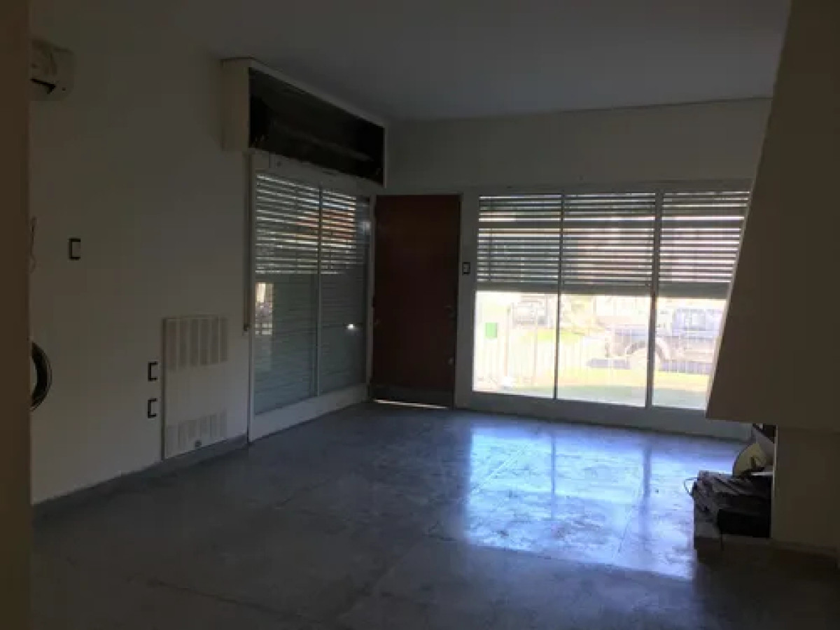 Casa ID.10567 - Hermosa Casa De 3 Dorm Con Cochera Y Patio