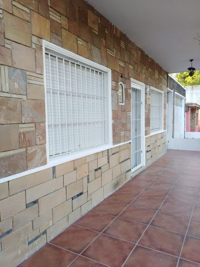 Casa ID.4708 - Excelente Casa De 3 Dormitorios 2 Baños Garaje Para 2 Autos