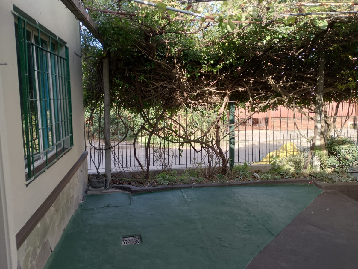 Casa ID.10050 - VENTA CASA EN PASO DE LAS DURANAS 2 DORMITORIOS 2 COCHERAS Y PARRILLERO!