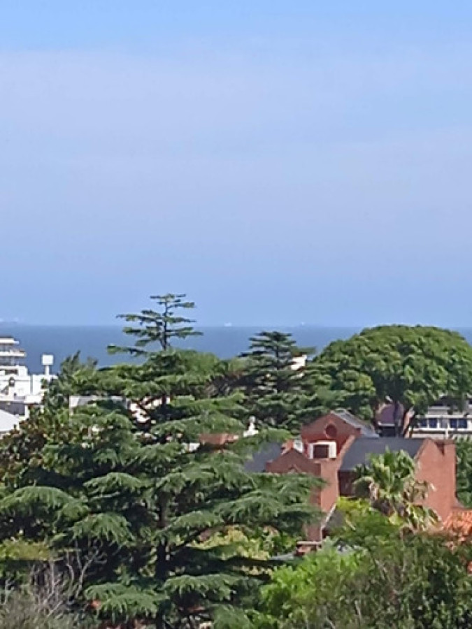 Casa ID.9677 - Hermosa Casa De 4 Dorm Cochera Jardín Terraza Parrillero