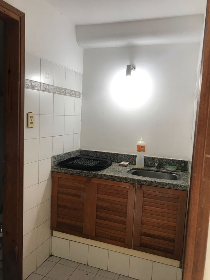 Casa ID.6763 - Venta Casa A Reciclar En Parque Rodó Para Vivienda O Empresa