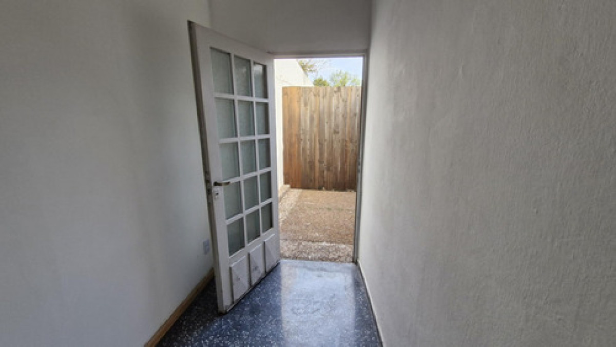 Casa ID.10713 - Alquiler Casa 2 Dormitorios Frente y Fondo En Parque Batlle