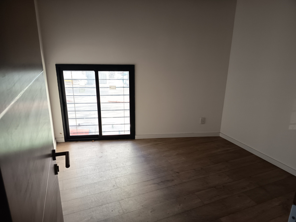Casa ID.12922 - Casa PH Reciclada 2 Dormitorios Sin GC Cordón Azotea 
