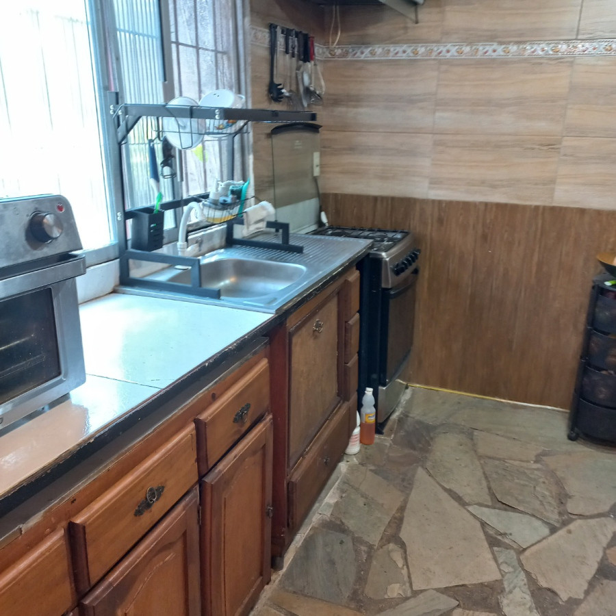 Casa ID.8307 - Casa Grande En Venta 2 Dormitorios Parrillero Garage Colon