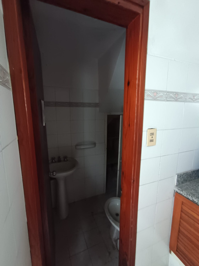 Casa ID.6763 - Venta Casa A Reciclar En Parque Rodó Para Vivienda O Empresa