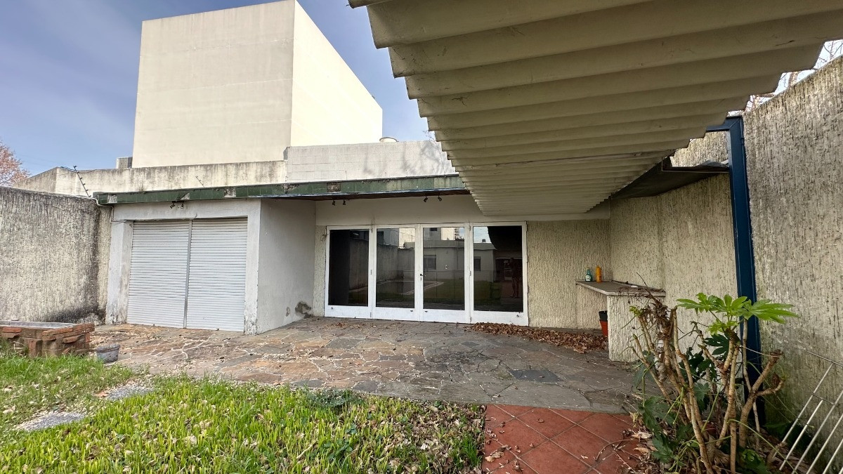 Casa ID.6483 - Hermosa Casa De 4 Dorm Con Gigante Terreno Parrillero y Garaje