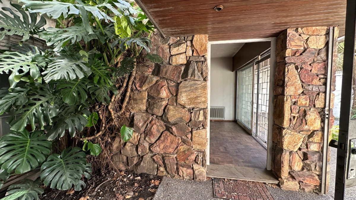 Casa ID.6483 - Hermosa Casa De 4 Dorm Con Gigante Terreno Parrillero y Garaje