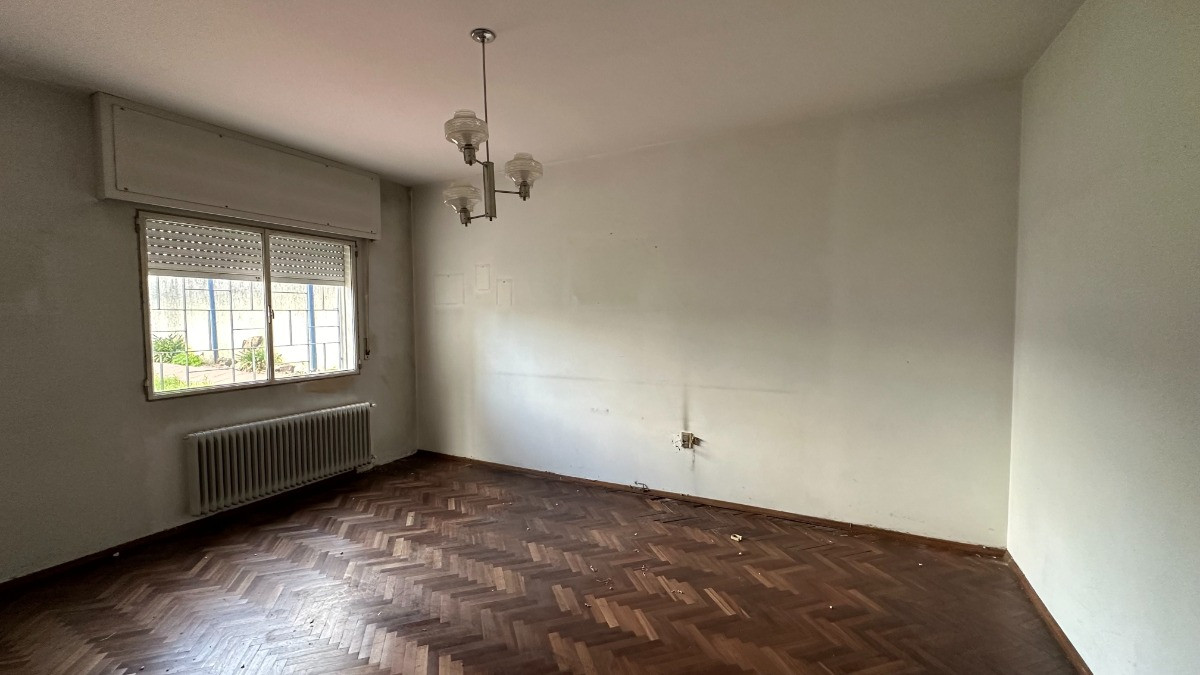 Casa ID.6483 - Hermosa Casa De 4 Dorm Con Gigante Terreno Parrillero y Garaje