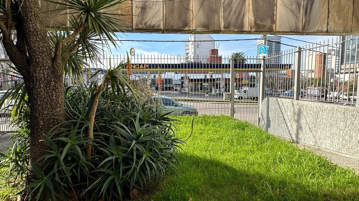 Casa ID.6483 - Hermosa Casa De 4 Dorm Con Gigante Terreno Parrillero y Garaje