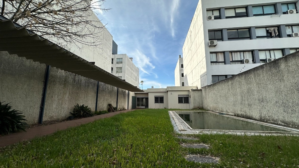 Casa ID.6483 - Hermosa Casa De 4 Dorm Con Gigante Terreno Parrillero y Garaje