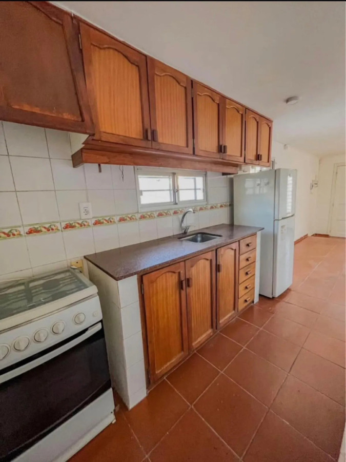 Casa ID.13132 - Alquiler Casa De 1 Dormitorio Con Cochera Sin Gastos Comunes En Buceo