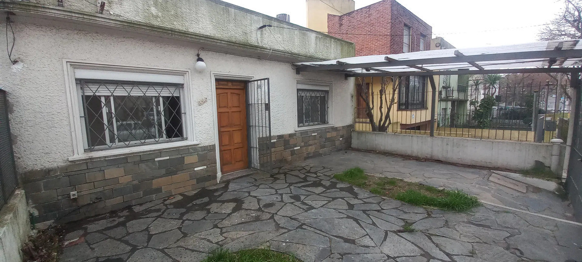 Casa ID.13120 - Alquiler Casa De 2 Dormitorios Patio Con Cochera Al Frente Sin Gastos Comunes En Buceo