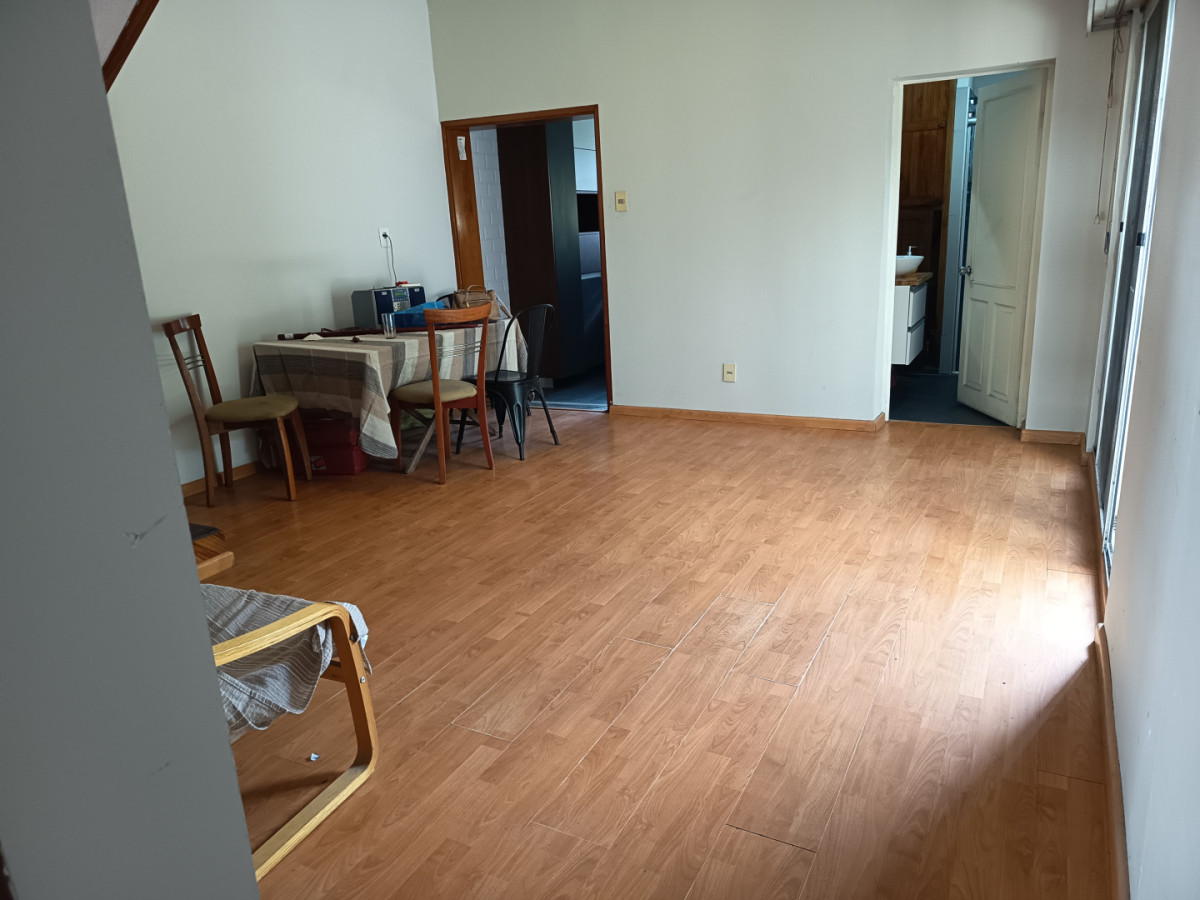 Casa ID.12015 - Venta Casa Dúplex Excelente Estado Garaje En Jacinto Vera