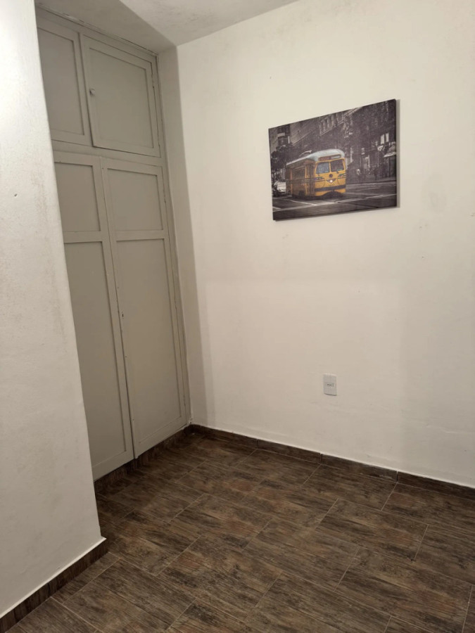 Casa ID.12840 - Alquiler De Casa 2 Dormitorios Al Frente Sin Gastos Comunes En La Comercial