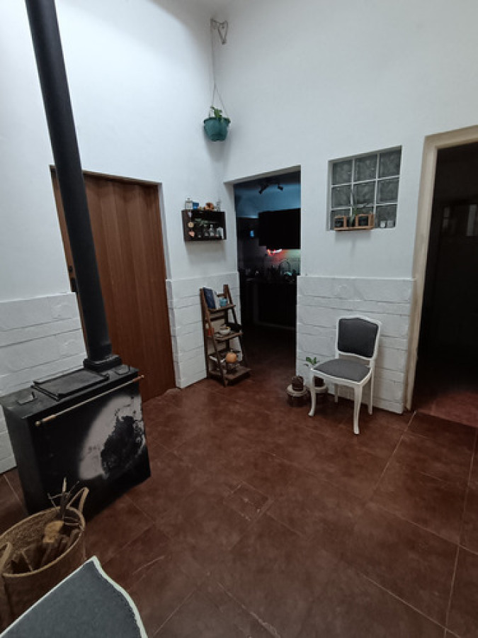 Casa ID.11273 - Venta Casa La Blanqueada 4 Cuartos Jardin Cochera Parrillero Horno Barro
