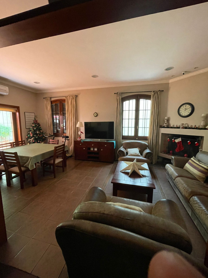 Casa ID.7870 - Venta Casa 4 Dormitorios 3 Baños Garage Para 3 Autos  En Punta Carretas