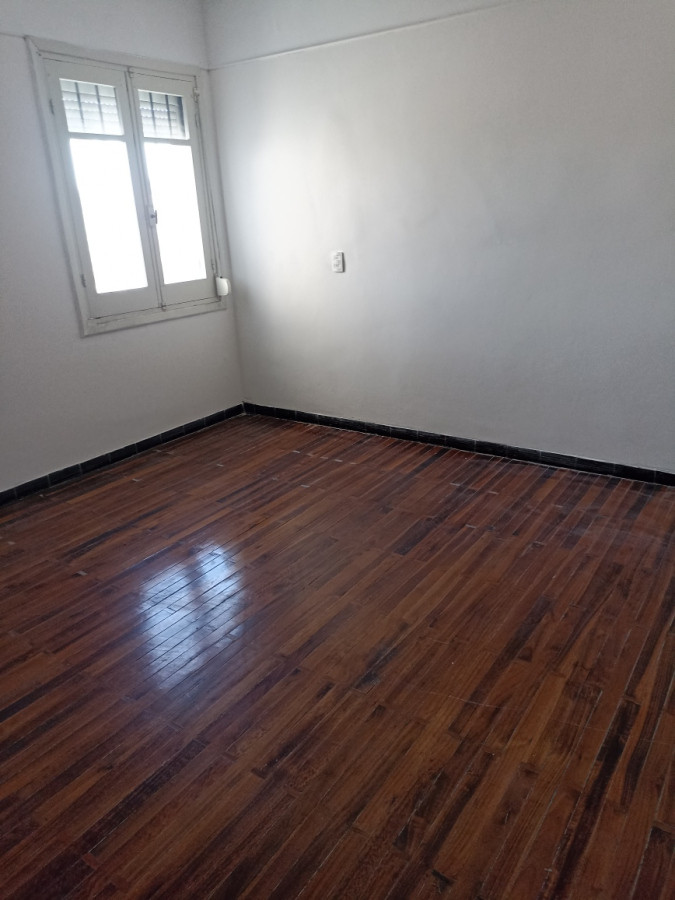 Casa ID.7882 - Venta De Casa 4 Dormitorios 2 Baños Sobre Av 8 de Octubre En Unión