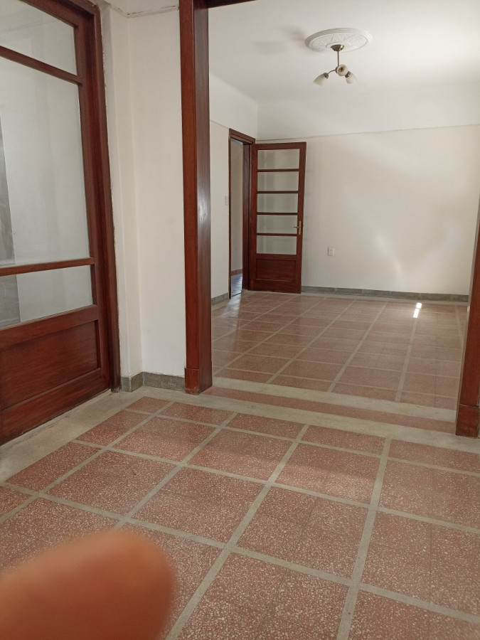 Casa ID.7882 - Venta De Casa 4 Dormitorios 2 Baños Sobre Av 8 de Octubre En Unión