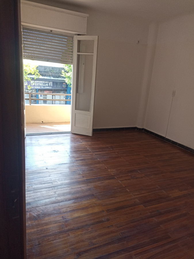 Casa ID.7884 - Venta De Casa 4 Dormitorios 2 Baños Sobre Av 8 de Octubre En Unión