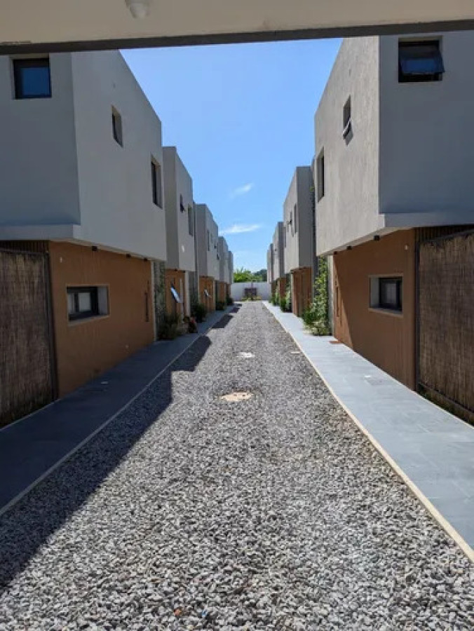 Casa ID.11018 - Casa En Complejo Cerrado 3 Dormitorios Con Cochera