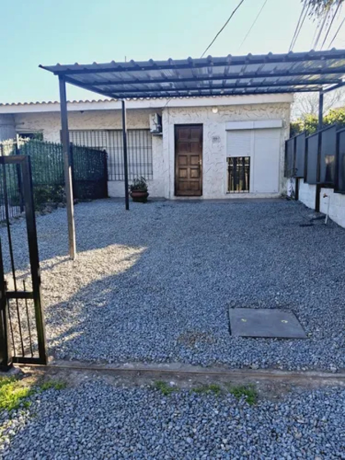 Casa ID.10587 - Linda Casa De 2 Dorm Con Cochera Y Parrillero