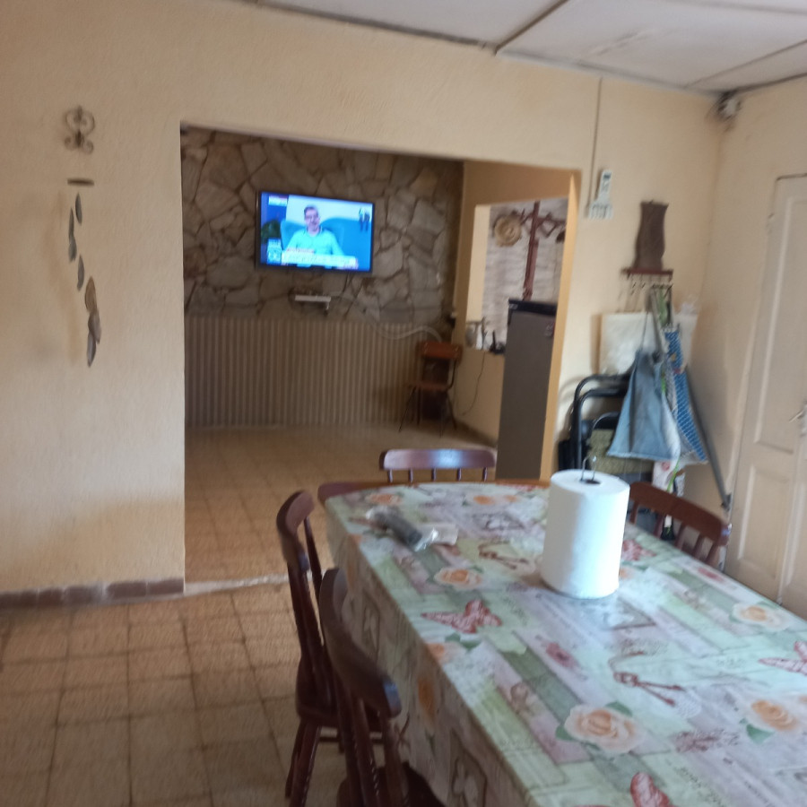 Casa ID.8344 - Se Vende Casa 2 Dormitorios Fondo Con Barbacoa Garage En Colón