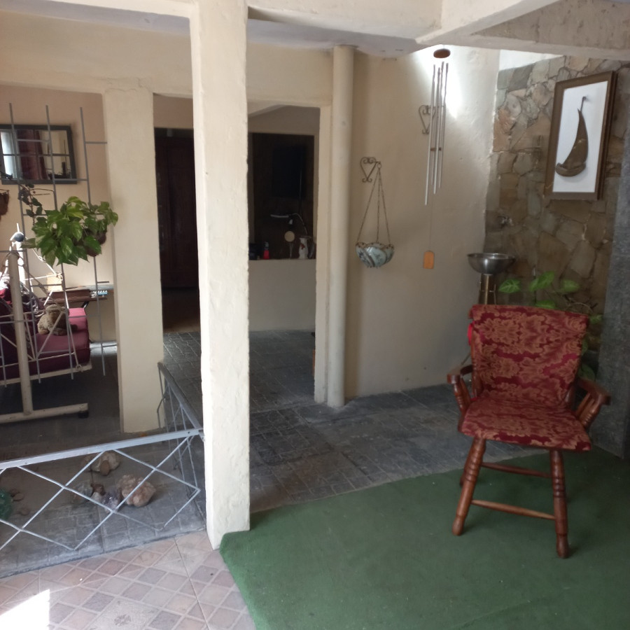 Casa ID.8344 - Se Vende Casa 2 Dormitorios Fondo Con Barbacoa Garage En Colón